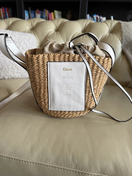 Handbags - Straw Drawstring Crossbody Bag in Natural/White